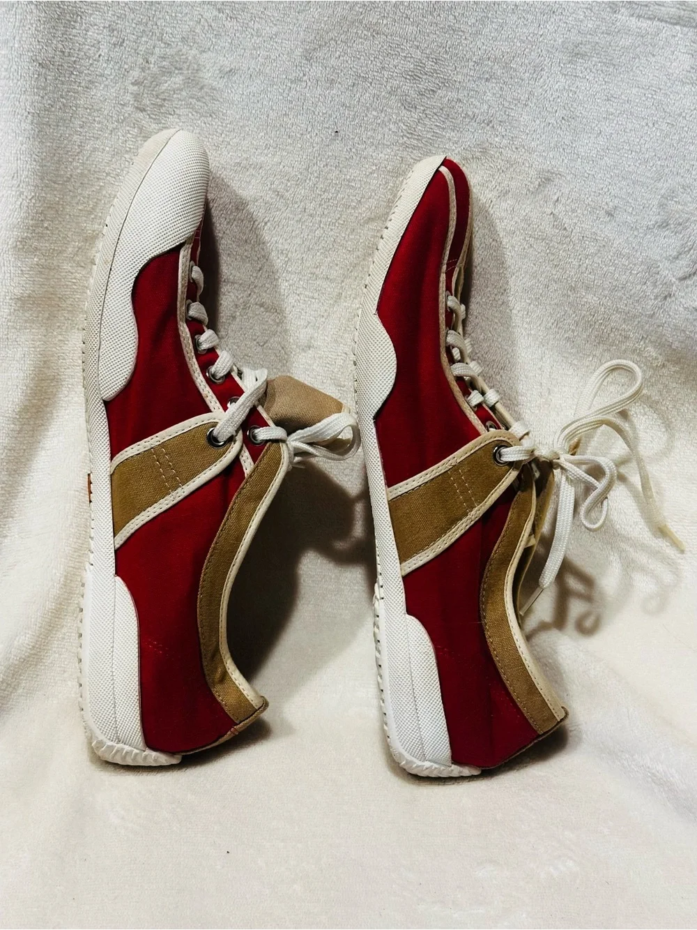 The Swank Company Womens Sz 8M  Red Cream Fashion Sneakers Designer Casual Bold